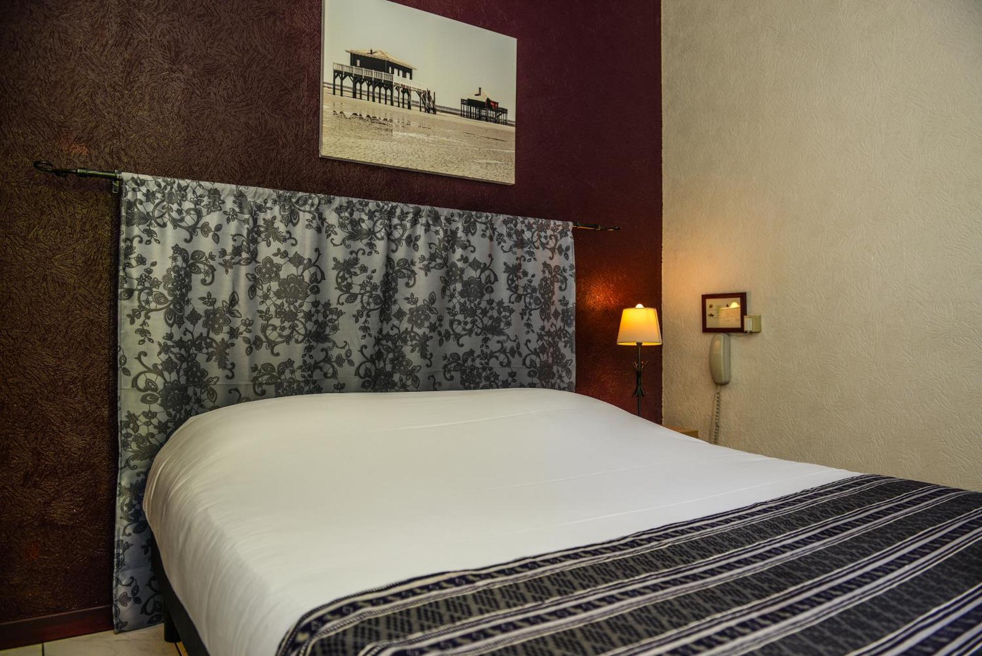Logis Hostellerie Du Neez Gan Εξωτερικό φωτογραφία