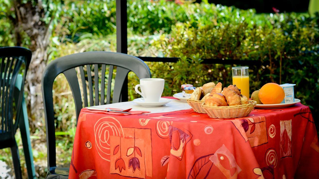 Logis Hostellerie Du Neez Gan Εξωτερικό φωτογραφία