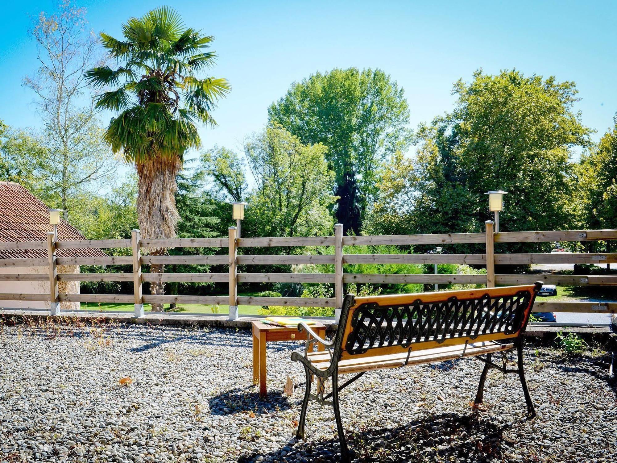Logis Hostellerie Du Neez Gan Εξωτερικό φωτογραφία