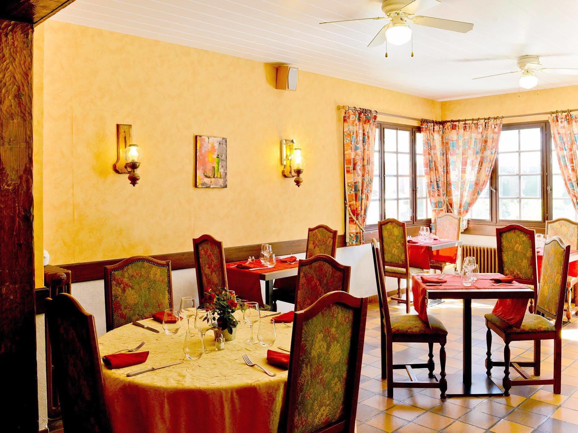 Logis Hostellerie Du Neez Gan Εξωτερικό φωτογραφία